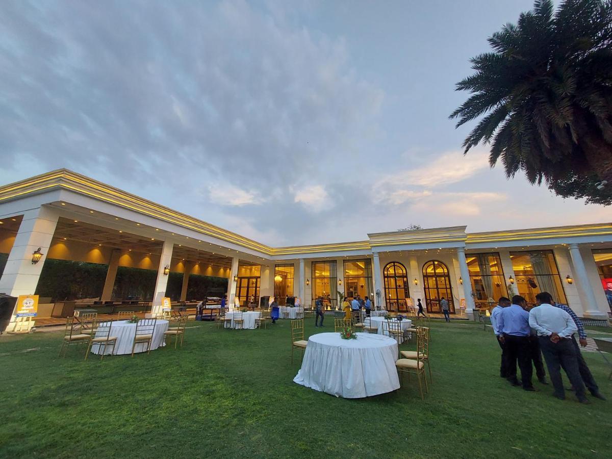 Kingston Resort Kanpur Bagian luar foto