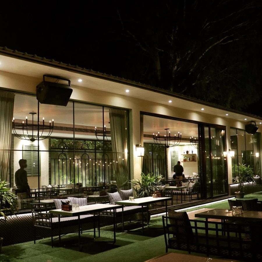 Kingston Resort Kanpur Bagian luar foto