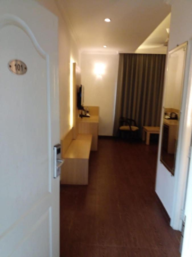 Kingston Resort Kanpur Bagian luar foto