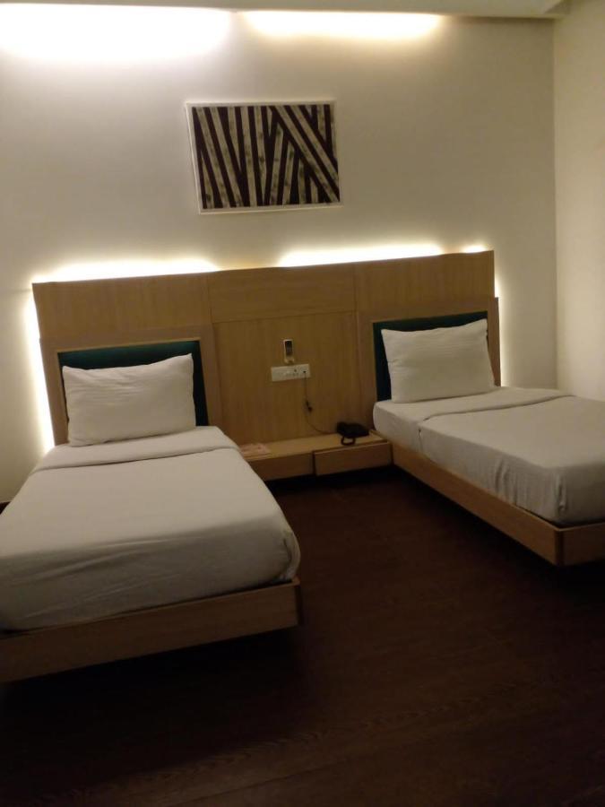 Kingston Resort Kanpur Bagian luar foto