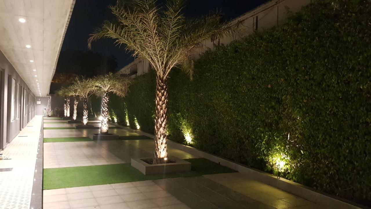 Kingston Resort Kanpur Bagian luar foto
