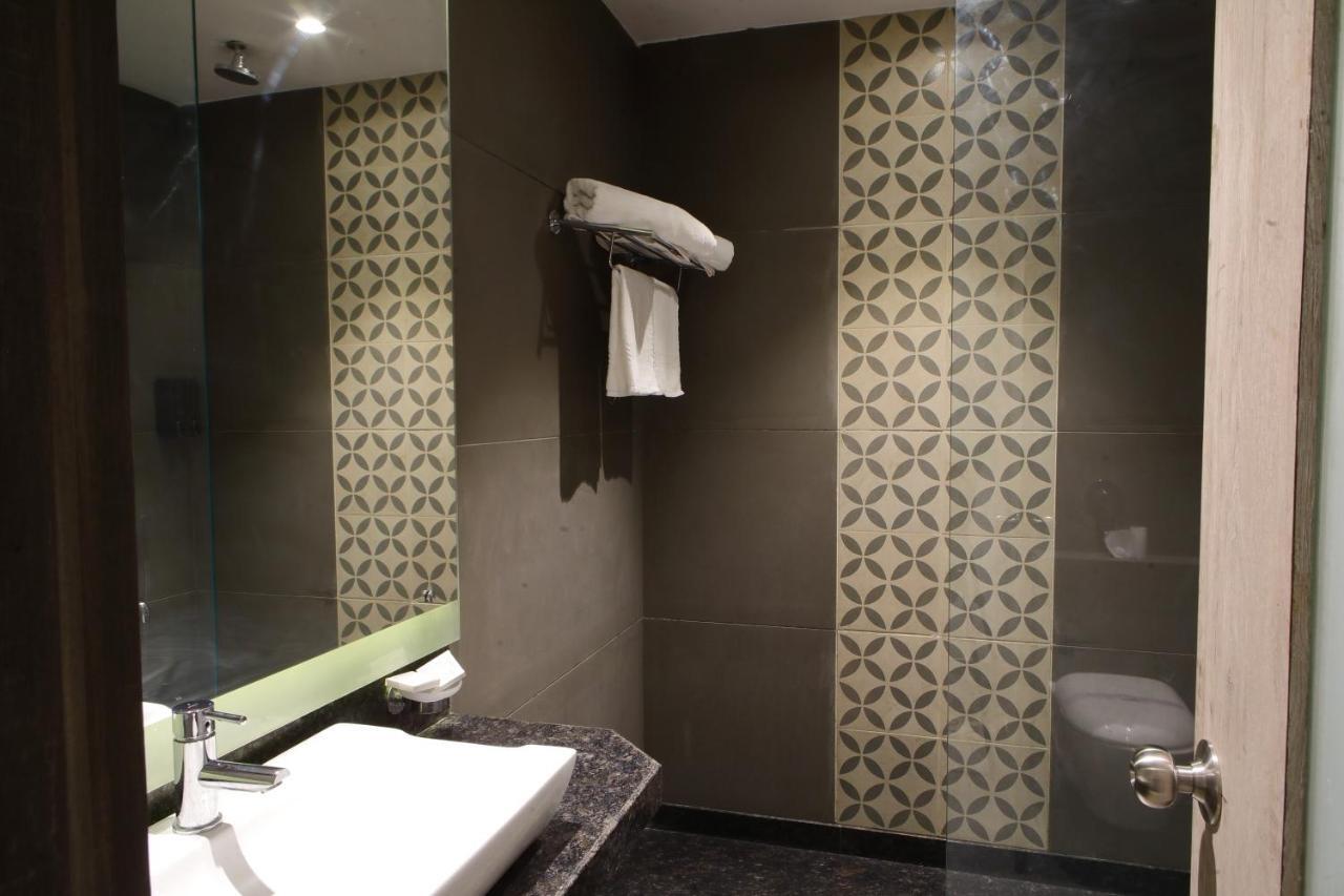 Kingston Resort Kanpur Bagian luar foto