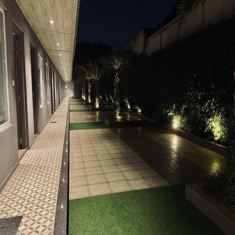 Kingston Resort Kanpur Bagian luar foto