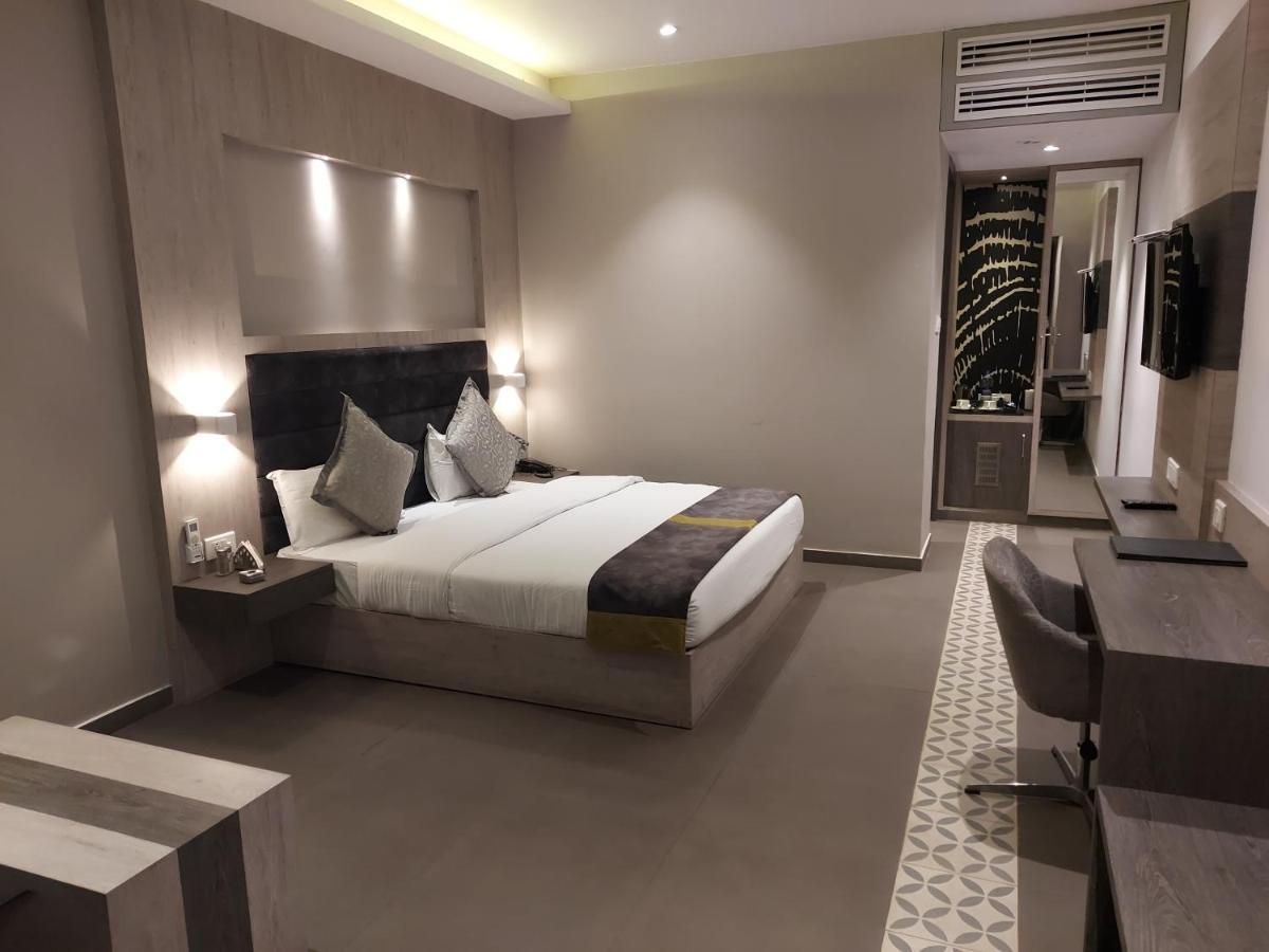 Kingston Resort Kanpur Bagian luar foto
