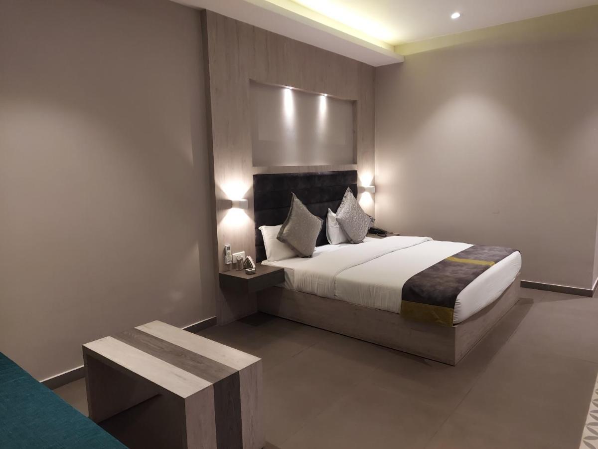 Kingston Resort Kanpur Bagian luar foto